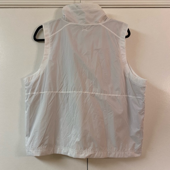 Women’s Under Armour Windbreaker Vest—XL - Picture 2 of 13